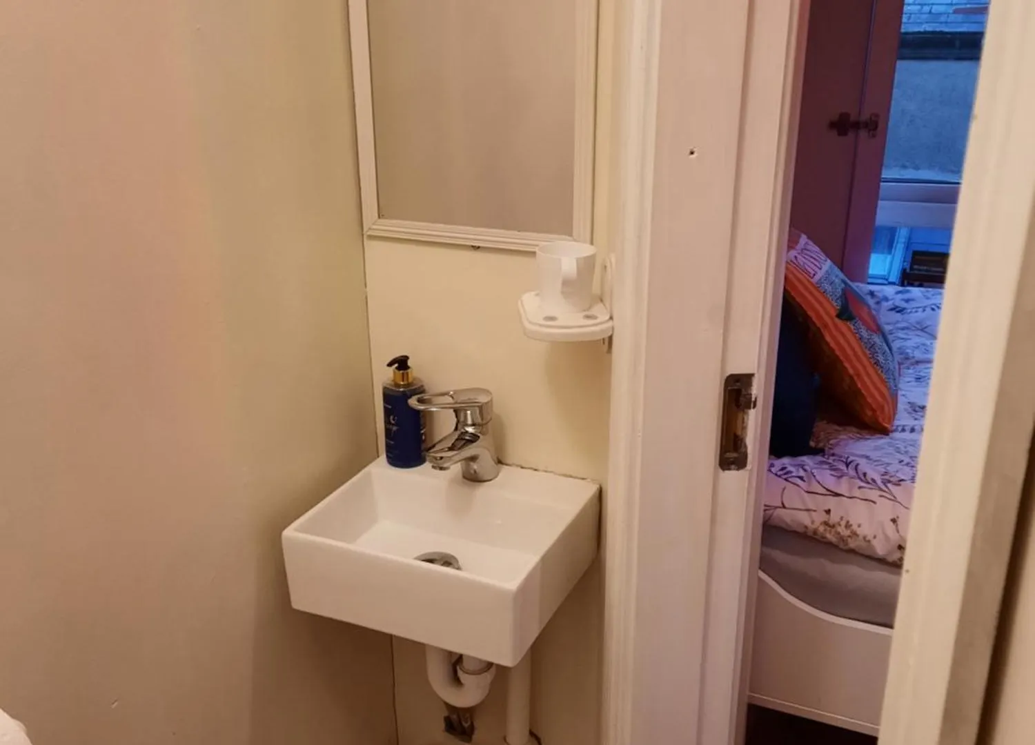 Double Room With Shared Bathroom Cork
